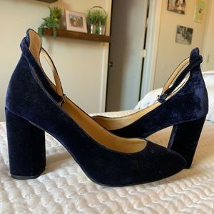 Gianni Bini Sylviaa Blue Velvet Ankle Strap Pumps Women’s size 7.5.